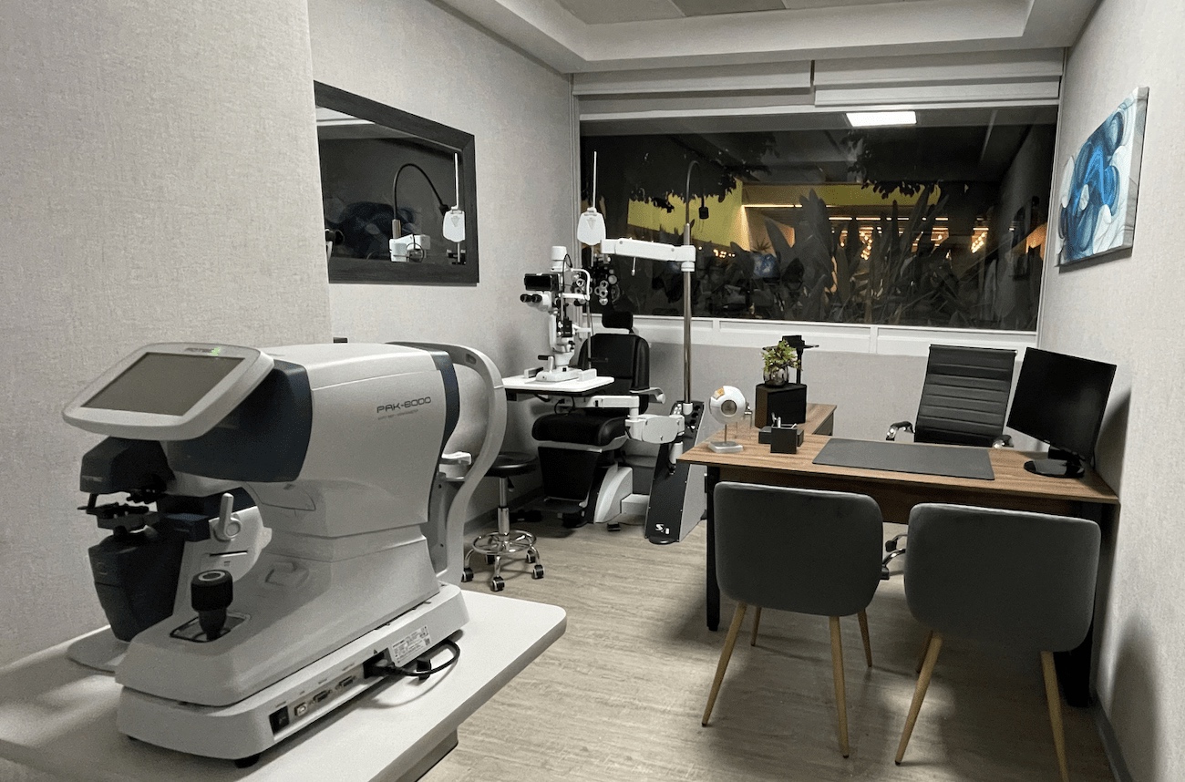 Additional view of Jorge Guevara Chipolini's medical clinic