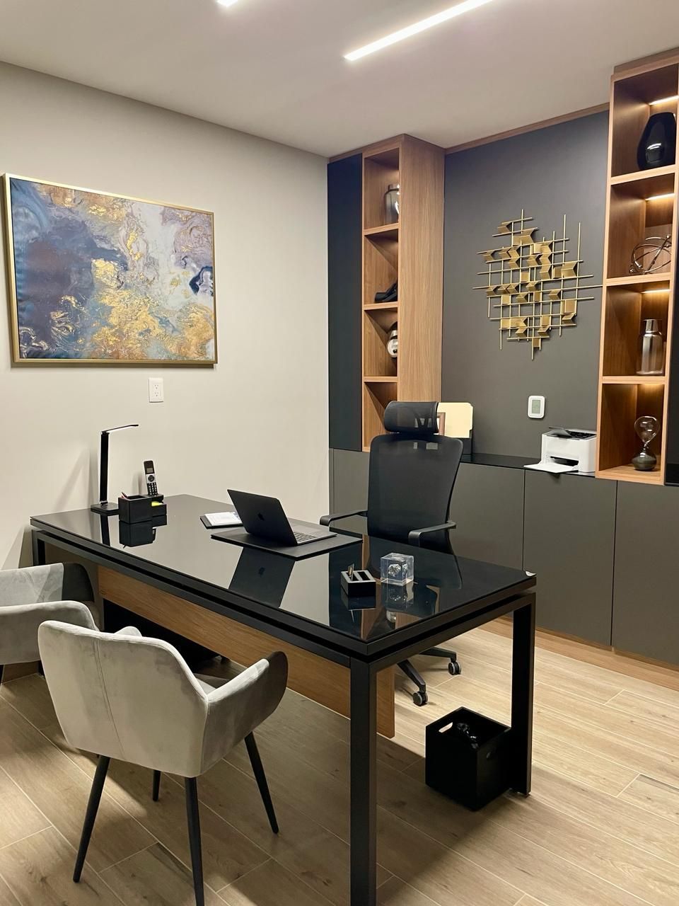 Additional view of Jorge Guevara Chipolini's medical clinic