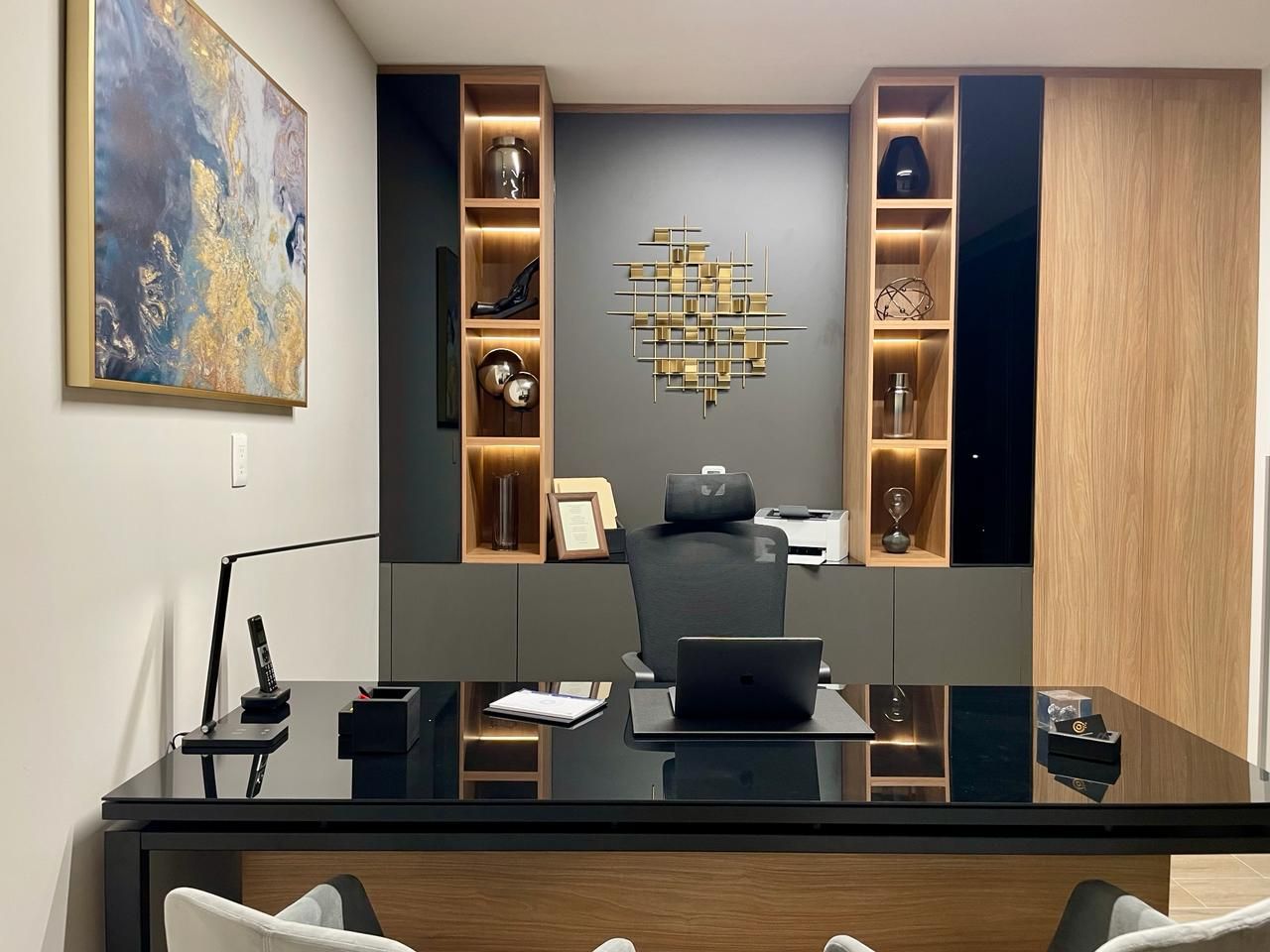 Additional view of Jorge Guevara Chipolini's medical clinic