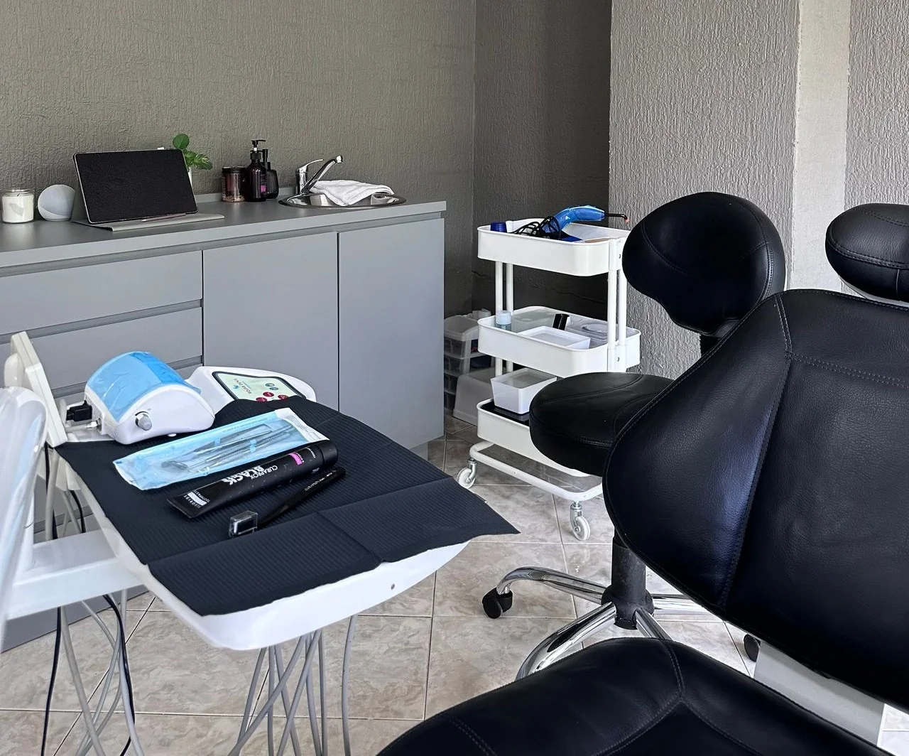 Interior view of Adílene Mora Andres's medical clinic