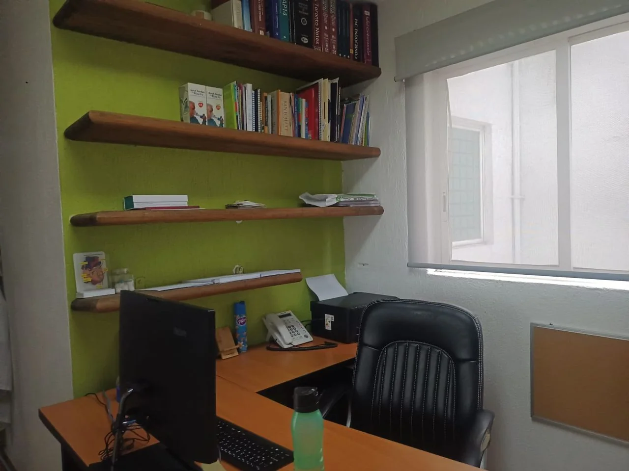 Interior view of Jorge Arturo Pérez González's medical clinic
