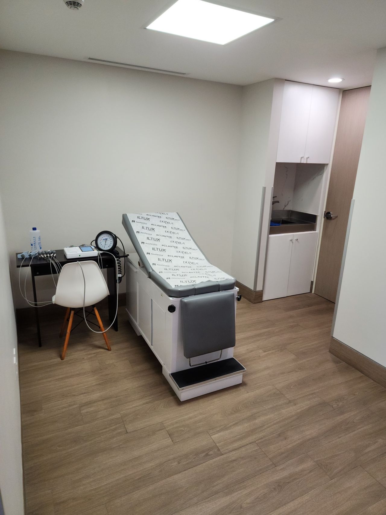 Additional view of Jorge Alvarez Gutierrez's medical clinic