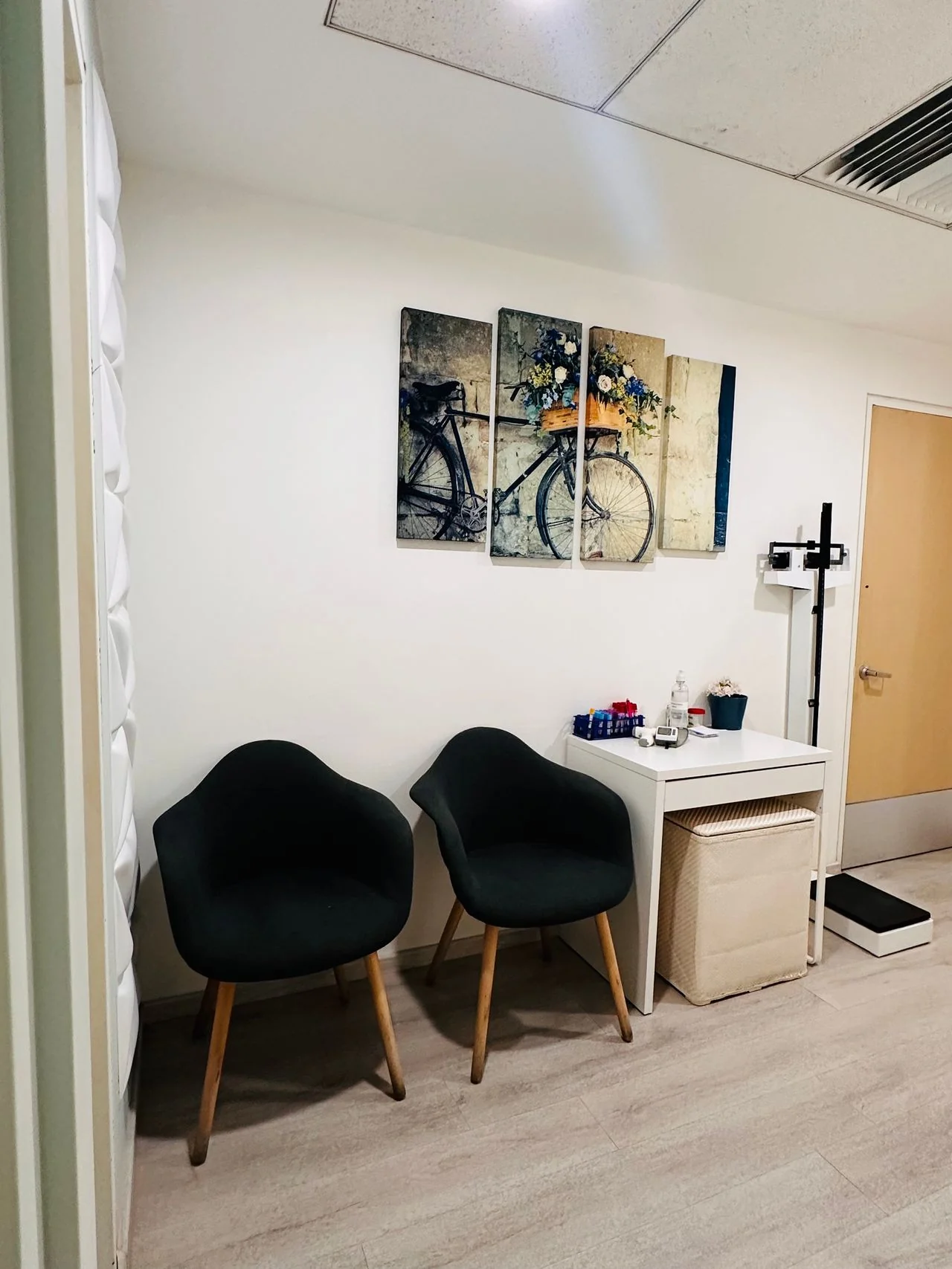 Additional view of Alin Cruz Riofrio's medical clinic