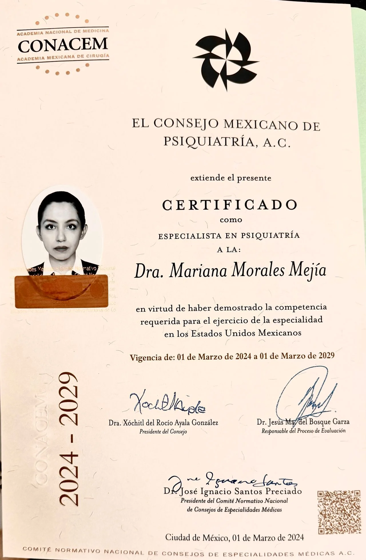 Doctor's credential certificate 1