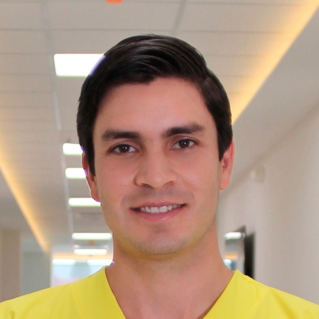 Dr Adrian Gustavo Enriquez Barrera - Orthopedist in Mexico City