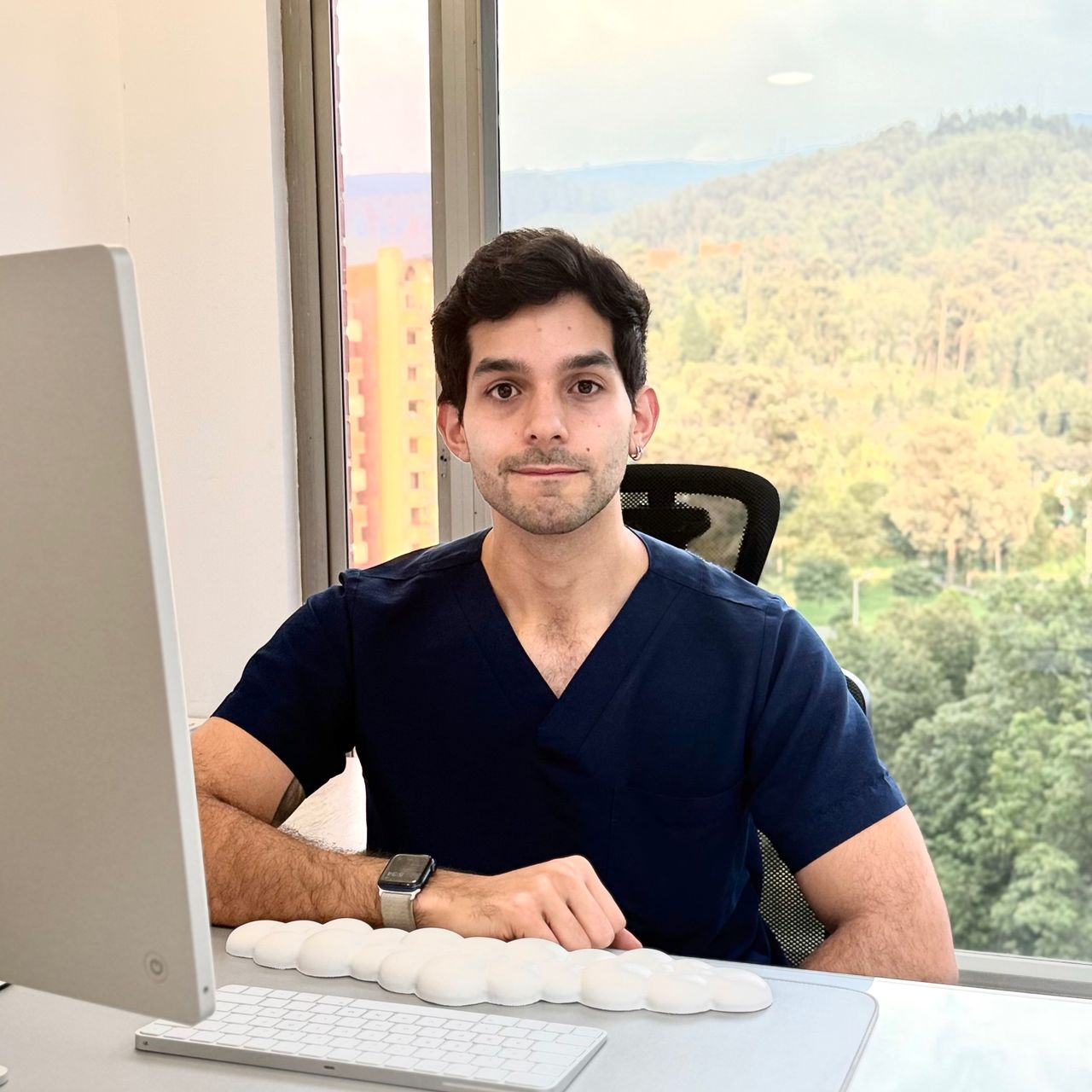 Dr Andrés Reátiga Parrish is a psychiatrist in Bogota