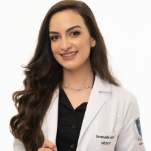 Dra Emanuelle Leonel Ferreira