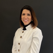 Dra Mariana Wolf is a dentist in Rio de Janeiro