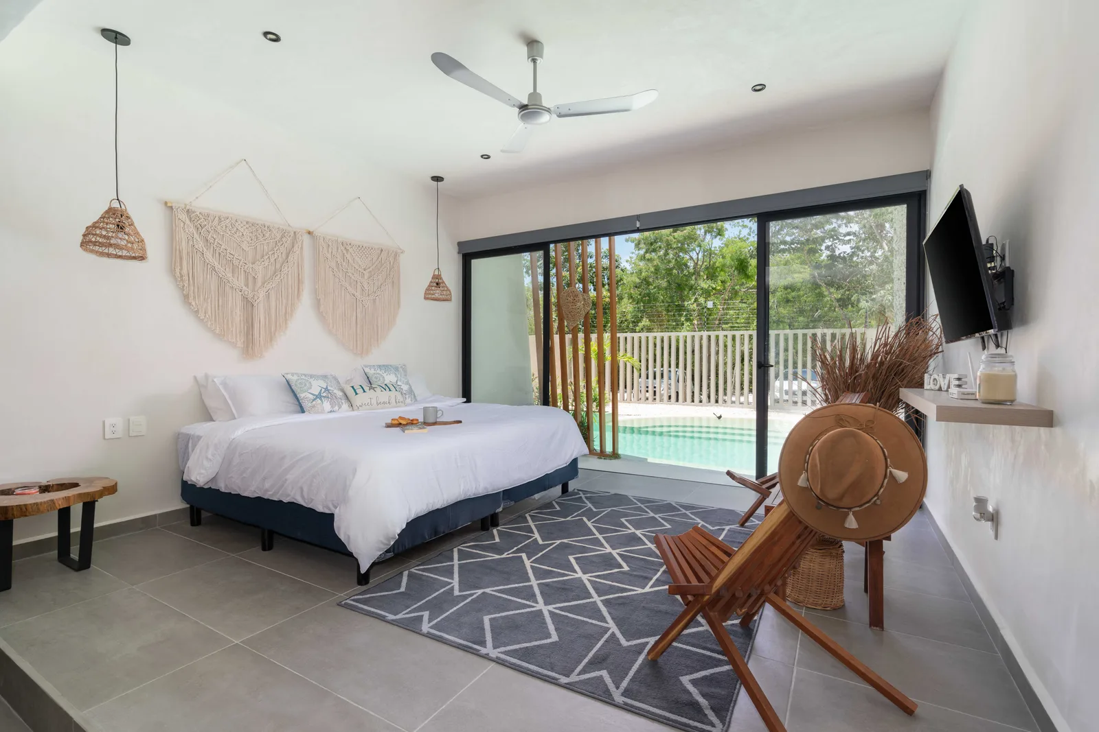 Swim-Up Studio Apartment in La Veleta, Tulum